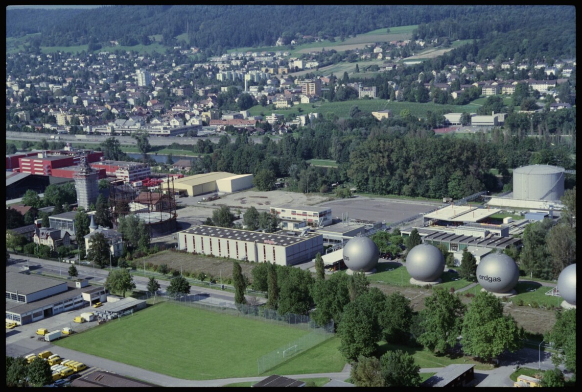 Flugaufnahme vom Areal der Erdgas Ostschweiz AG nach Abbruch der drei Gasometer (17.09.2002, Ruedi Weinmann)