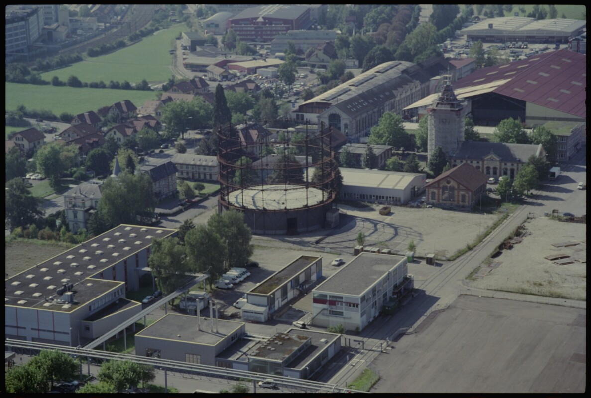 Flugaufnahme vom Gaswerkareal nach Abbruch der drei Gasometer (17.09.2002, Ruedi Weinmann)